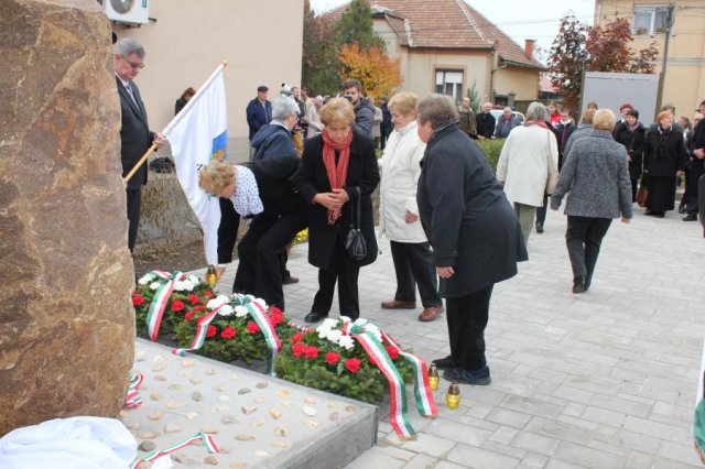 2016-1956-os megemlékezés, emlékmű átadása