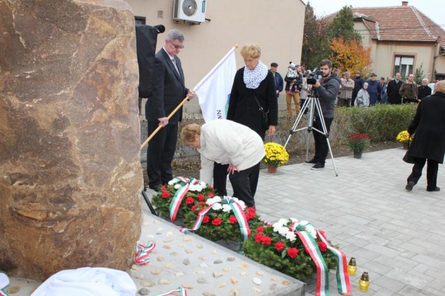 2016-1956-os megemlékezés, emlékmű átadása