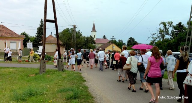 2017 Temetői harangláb és az áthelyezett keresztek megáldása