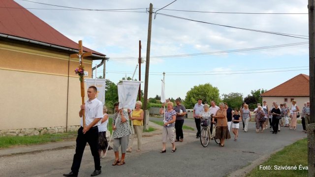2017 Temetői harangláb és az áthelyezett keresztek megáldása