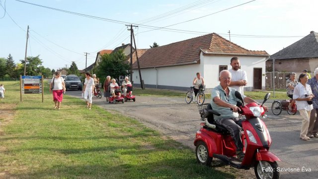 2017 Temetői harangláb és az áthelyezett keresztek megáldása