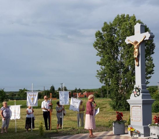 2017 Temetői harangláb és az áthelyezett keresztek megáldása