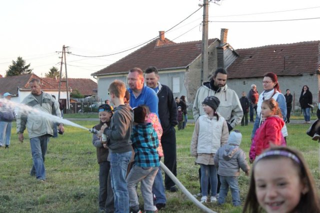 2017 Szent Iván éji tűzgyújtás, Májusfa állítás